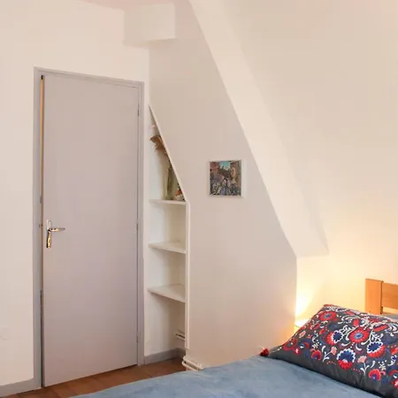 Charming Parisian Just Steps From Montmartre Appartement *