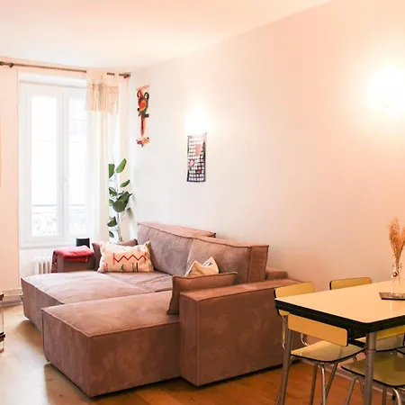 Charming Parisian Just Steps From Montmartre *
